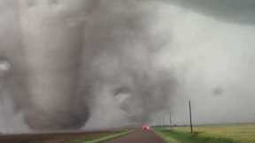 Dashcam footage captures HUGE monster tornado