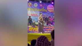 Beauty pageant contestant shows talent of mimicking dog barking