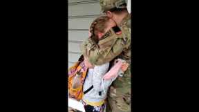 US military dad returns after 7-month deployment and surprises daughter ☺️??