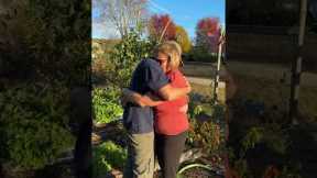 Brother gives mom a heartwarming surprise