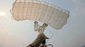 Skydiver Cuts Away His Tangled Parachute