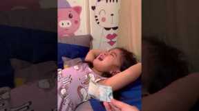 Toddler stops crying when she receives cash